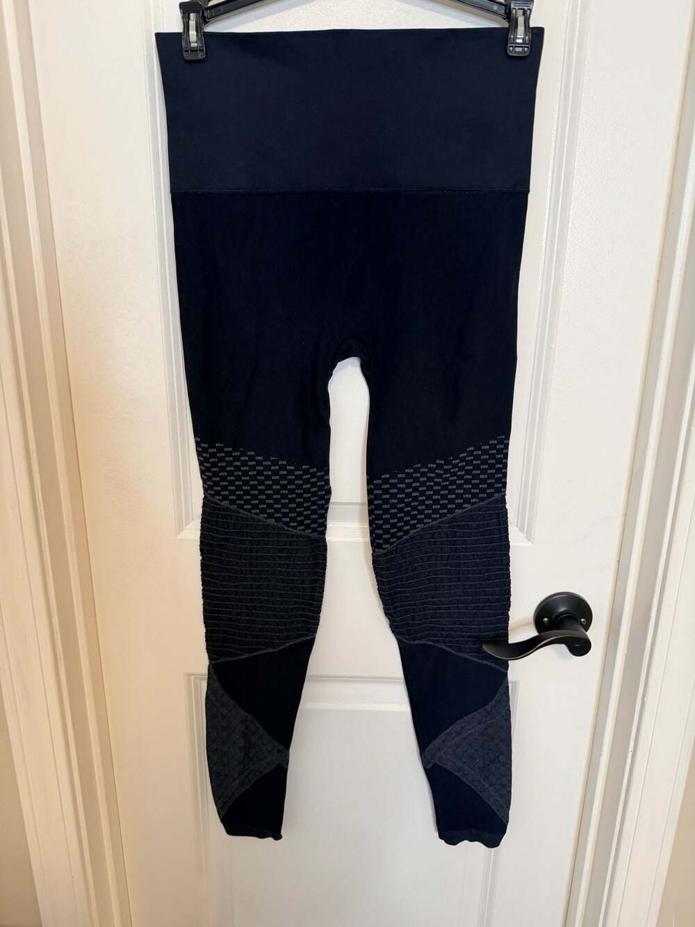 Spanx Look At Me Now Seamless Moto Leggings Size M